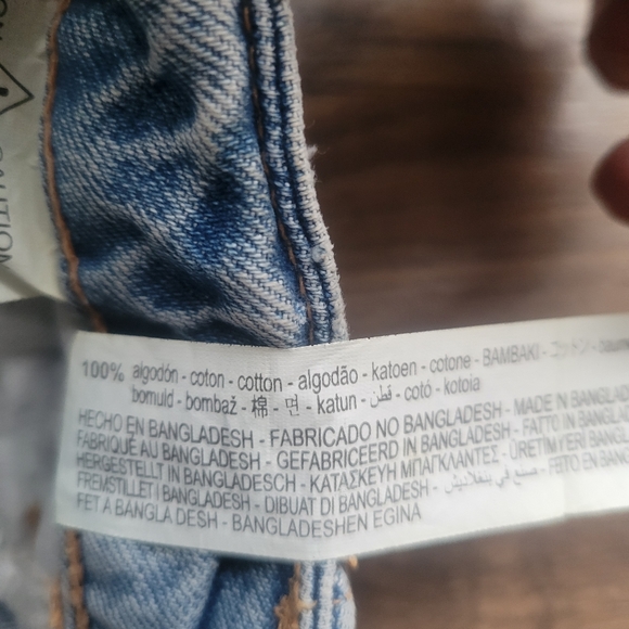 Zara High Waist Mom Fit 5 Pockets Cuffed Hem Med Wash Demin Short Sz 6 - Picture 4 of 4